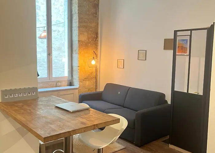 Apartmán Bel Avec Mezzanine En Plein Centre De