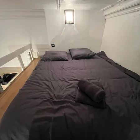 Bel Avec Mezzanine En Plein Centre De *